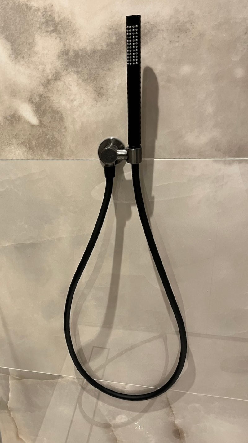 Flexible de douche en plastique 150 cm noir mat