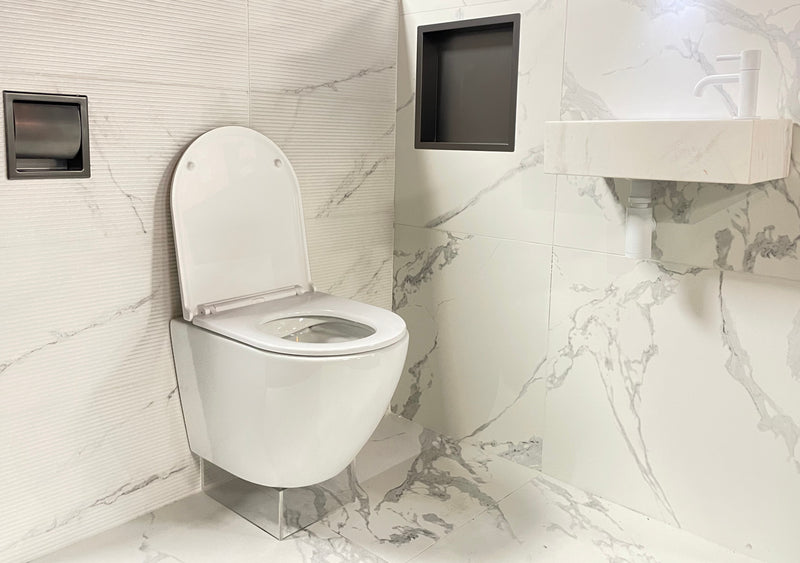 Ensemble complet de fontaine en pierre naturelle de Carrare avec robinet et bonde blanc mat par L'Aqua®