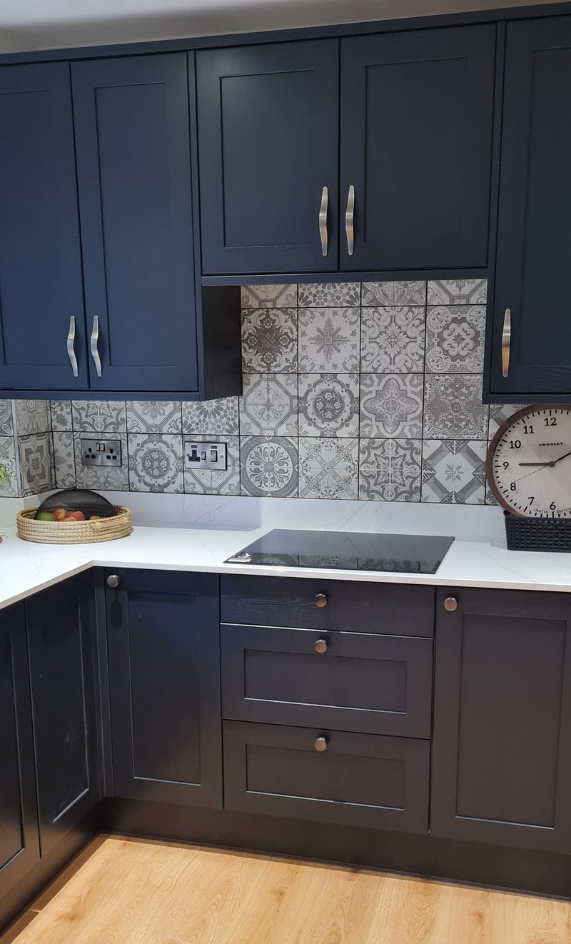 Carrelage de sol Nikea Sephia Gris 20x20 cm Carré - Porcelaine Mat - Motif Victorien et Marocain R10